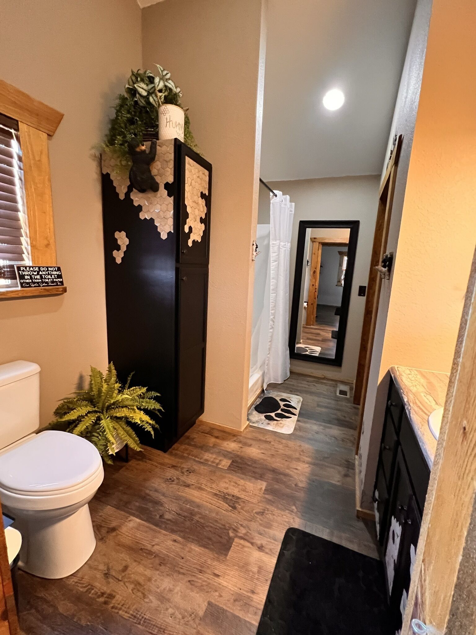 Lakefront, covered dock, hot tub, game/pool rm, 4wd trails, firepits, 22 people