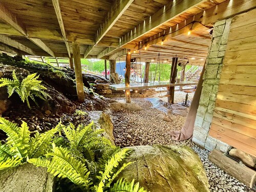 “Twin Timbers” 11 bdrm,sleeps 38! hotubs, docks, 3 firepits, sxs, optional boats