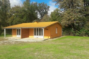 Exterior - Beautiful gîte with terrace in Sauzé-Vaussais (SAUZE-VAUSSAIS)