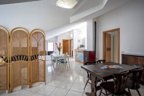 Dining - Grandmother's Attic with coastal views (Furiore)