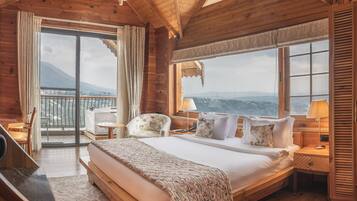Traditional Chalet, Bathtub, Mountain View | Individually decorated, individually furnished, desk, laptop workspace