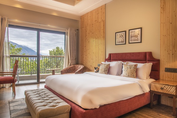 Comfort Room, Balcony, Valley View | Individually decorated, individually furnished, desk, laptop workspace