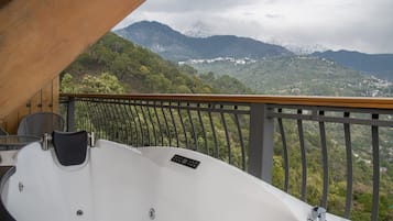 Traditional Chalet, Bathtub, Mountain View | Balcony