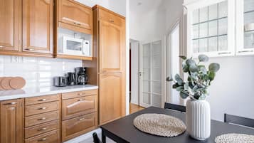 Departamento exclusivo | Cocina privada | Refrigerador, microondas, horno y parrilla de estufa