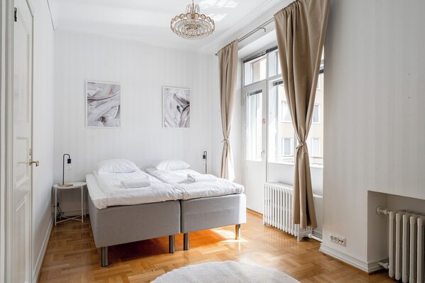 2 عدّة غرف نوم وملاءات للفراش لا تسبب الحساسية وبديكورات فريدة لكل غرفة