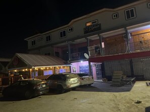 Vista frontal de la propiedad