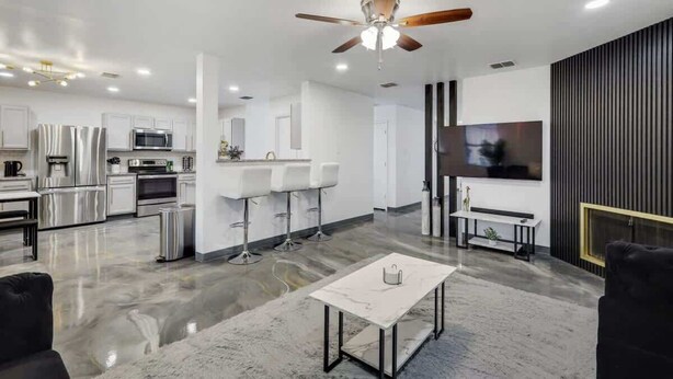 Interior - Elite 5BR/3.5B Home with Game Room & Sauna (Grand Prairie)