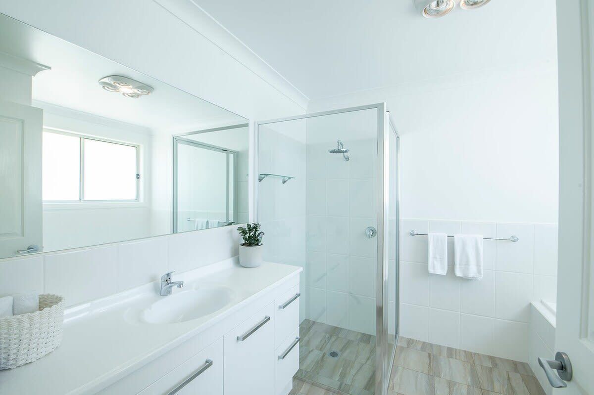 Bathtub, hair dryer, towels, shampoo