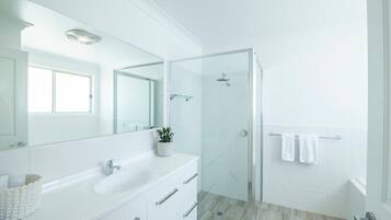 Bathtub, hair dryer, towels, shampoo