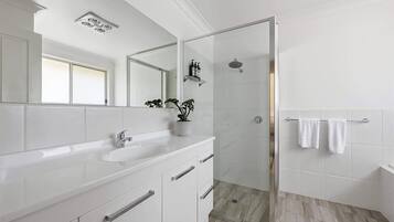 Bathtub, hair dryer, towels, shampoo