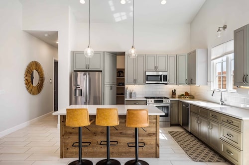 The Wanderer: Pool, Hot Tub, Splash Pad, Dog Friendly