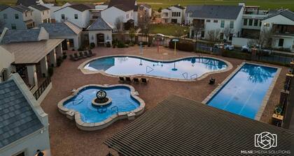 The Wanderer: Pool, Hot Tub, Splash Pad, Dog Friendly
