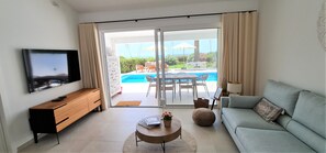 Smart TV - Casa Girassol, villa wih private pool at Algarve Clube Atlântico (Carvoeiro)