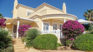 Unclassified image, 2 of 38, button