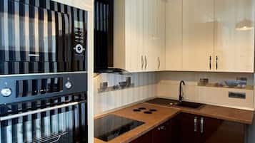 Exclusive Studio | Private kitchen | Mini-fridge, stovetop