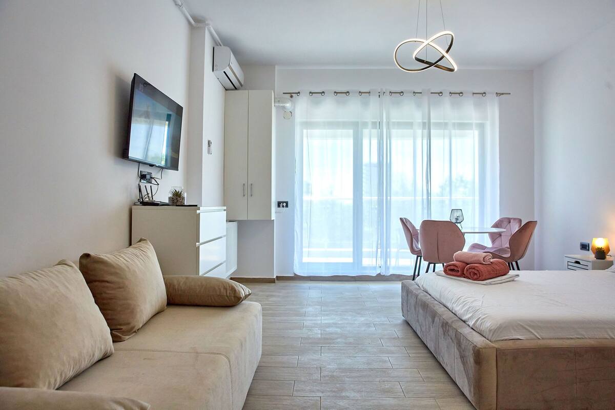1 habitación, decoración personalizada y muebles diferentes