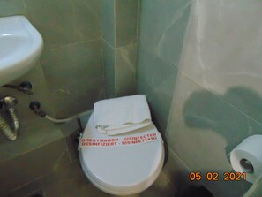 Haartrockner, Handtücher, Toilettenpapier