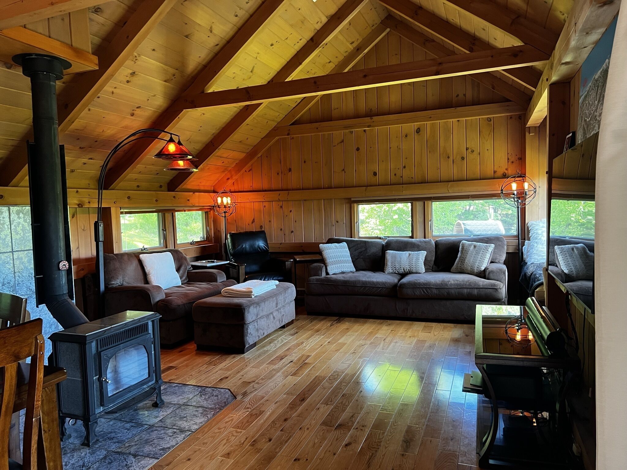 New Spacious Stowe Home, With Mt Views. Central A/C. 