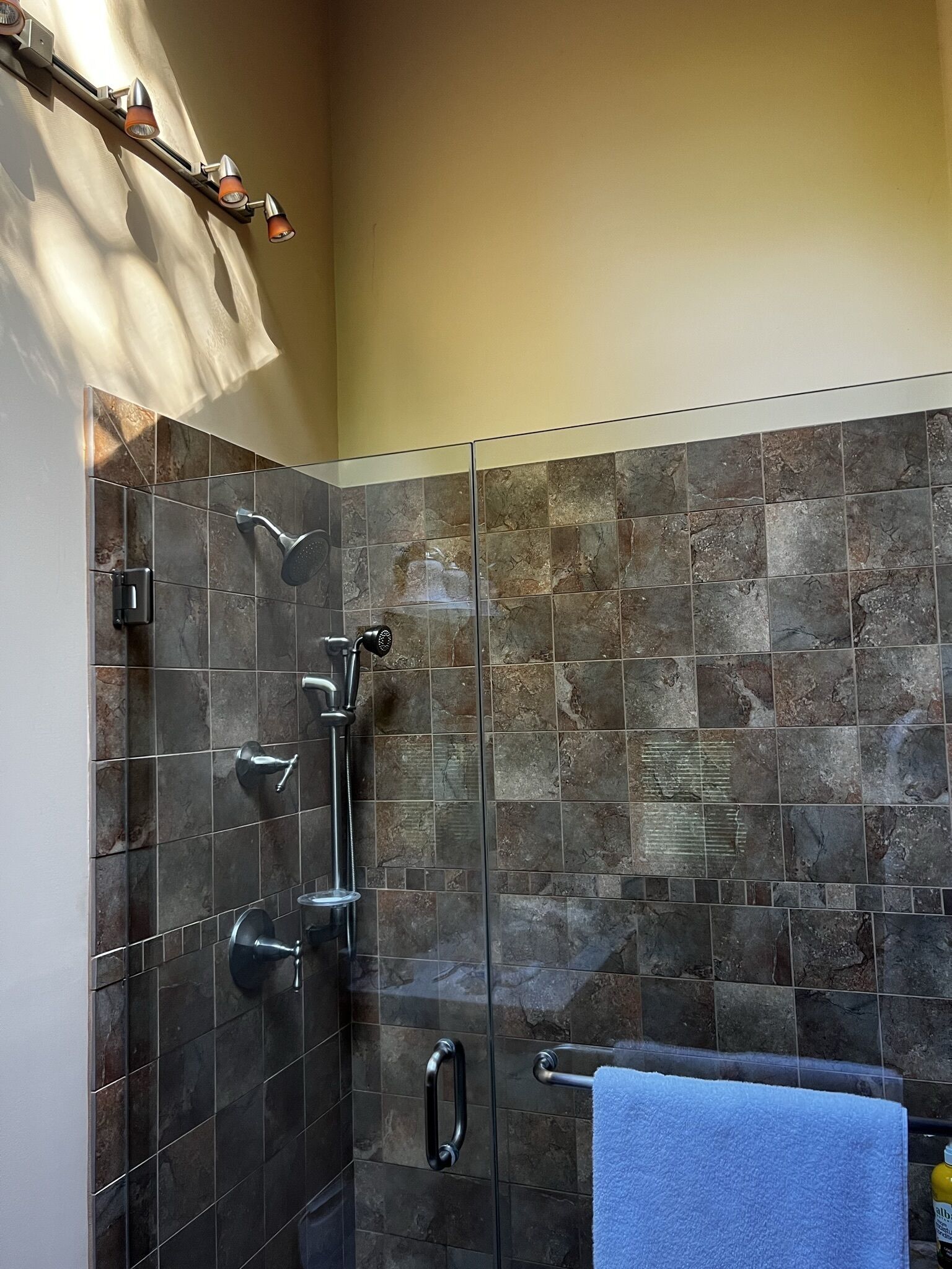 New Spacious Stowe Home, With Mt Views. Central A/C. 