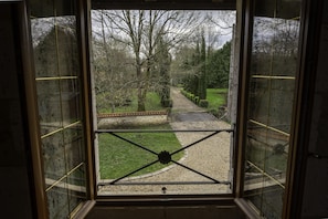 Sparrow Room | Garden view