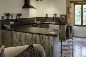 The Riverside Gîte Apartment | Iron/ironing board, free WiFi - Moulin du Fontcourt (Chasseneuil-sur-Bonnieure)