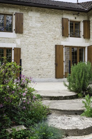 Exterior - Moulin du Fontcourt (Chasseneuil-sur-Bonnieure)