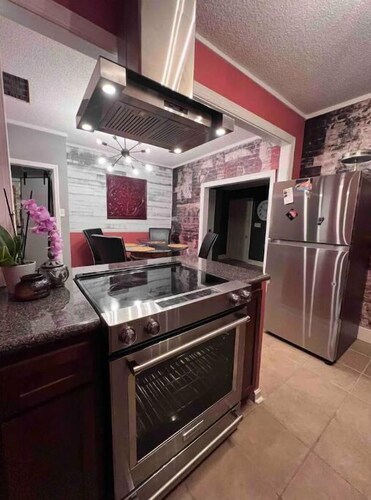 Cute bungalow located in Whitehaven near Elvis's mansion & Beale St. 