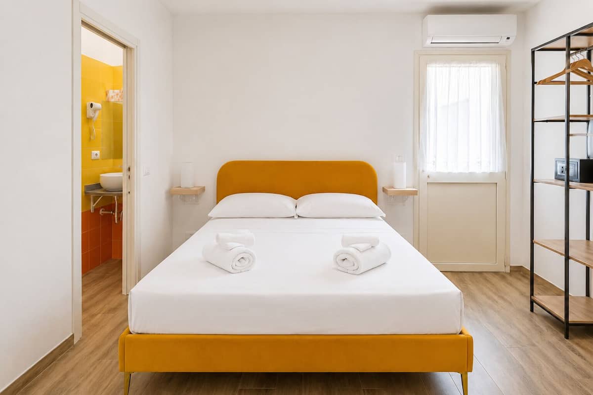 Classic Double Room | In-room safe, soundproofing, WiFi (free)
