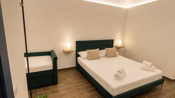 Comfort Triple Room | In-room safe, soundproofing, WiFi (free)