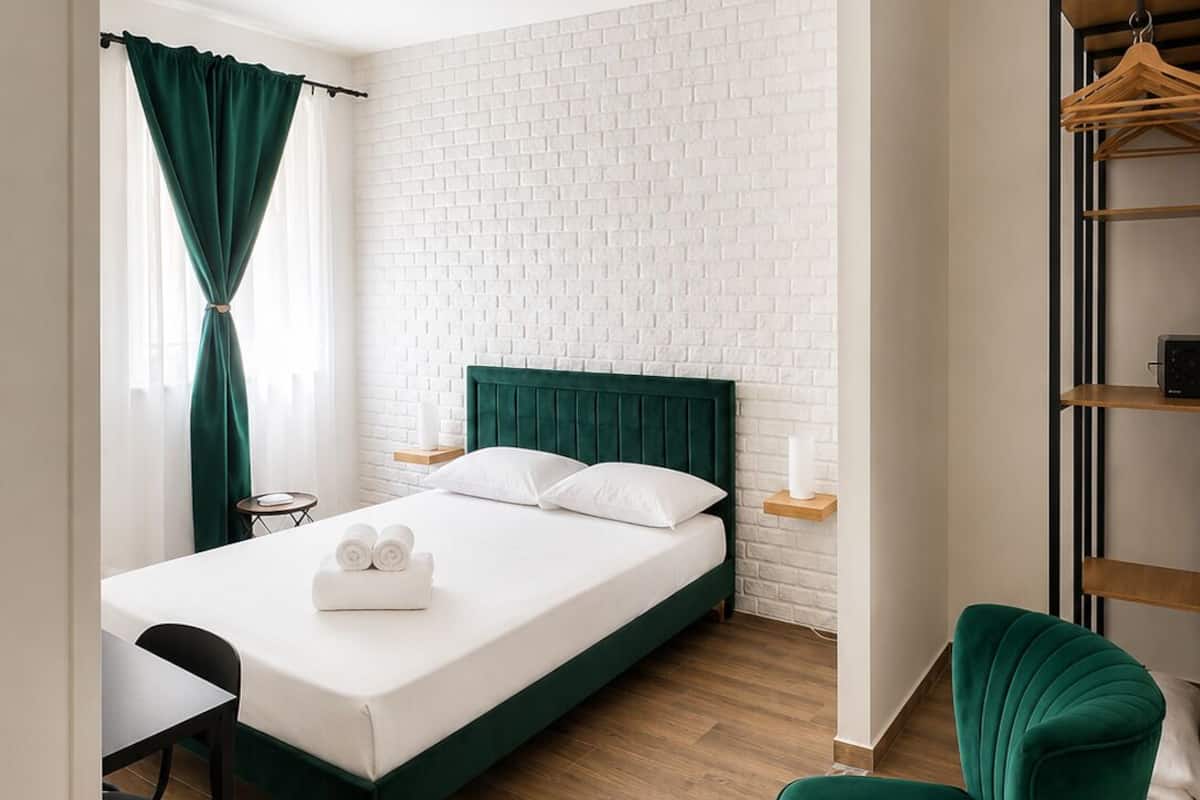 Comfort Room | In-room safe, soundproofing, WiFi (free)