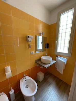 Classic Double Room | Bathroom | Shower, hair dryer, towels, soap - Palazzo Belmosto (Naples)