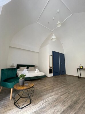 In-room safe, soundproofing, free WiFi - Palazzo Belmosto (Naples)