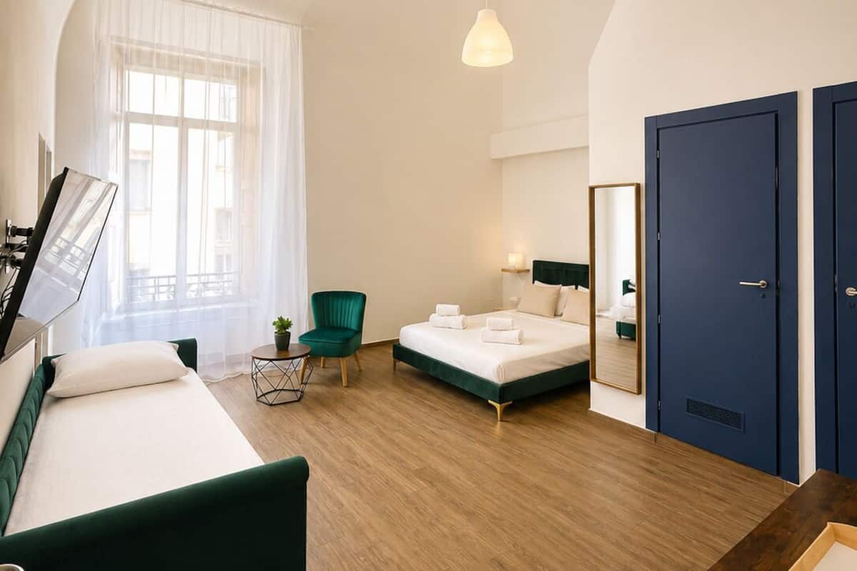 Family Quadruple Room | In-room safe, soundproofing, WiFi (free)