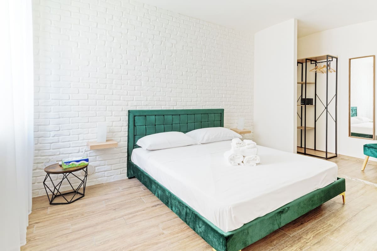 1 bedroom, in-room safe, free WiFi