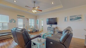 TV - Coastal Breeze: 3  BR, 2  BA House in Gilchrist, Sleeps 9 (Gilchrist)