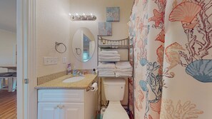 Shower - Coastal Breeze: 3  BR, 2  BA House in Gilchrist, Sleeps 9 (Bolivar Peninsula)