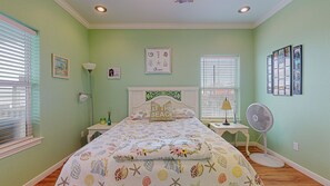 3 bedrooms, WiFi - Coastal Breeze: 3  BR, 2  BA House in Gilchrist, Sleeps 9 (Gilchrist)