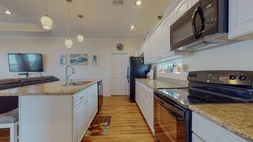 Fridge, microwave, stovetop, dishwasher