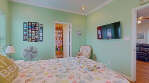 3 bedrooms, WiFi - Coastal Breeze: 3  BR, 2  BA House in Gilchrist, Sleeps 9 (Bolivar Peninsula)