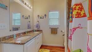 Shower - Coastal Breeze: 3  BR, 2  BA House in Gilchrist, Sleeps 9 (Gilchrist)