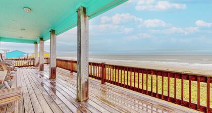 Coastal Breeze: 3 BR, 2 BA House in Gilchrist, Sleeps 9
