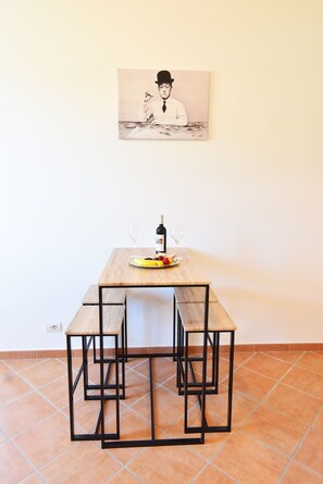 Dining - Chez Luke Apartment "Vintage" , 10 minutes from "Path of the God" (Pianillo)