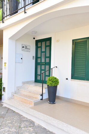 Exterior detail - Chez Luke Apartment "Vintage" , 10 minutes from "Path of the God" (Pianillo)