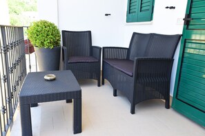 Terrace/patio - Chez Luke Apartment "Vintage" , 10 minutes from "Path of the God" (Pianillo)