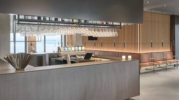 Bar (trong khuôn viên)