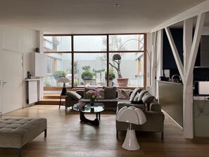 TV - canal Saint-Martin - hôpital Saint Louis, 5 guests (Paris)