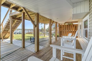 Terrace/patio - Let The Fin Begin: Cozy Waterway Cottage with Breathtaking Views and Boat Dock (Oak Island)