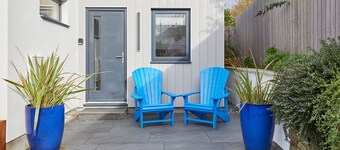 Trevone, Padstow-Modern Apartment minutes from sandy beach and SW coast path