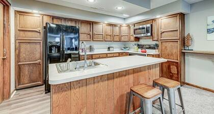 Downtown Lebanon: Cozy Retreat, Prime Location