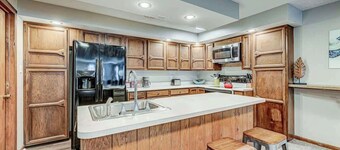 Ideal Downtown Family Escape | Walkable | Parking